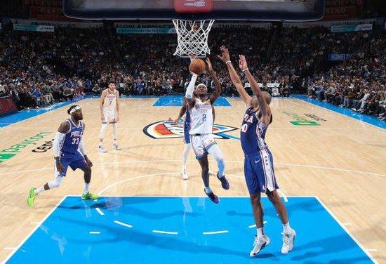  恩比德复出76人终结连败  