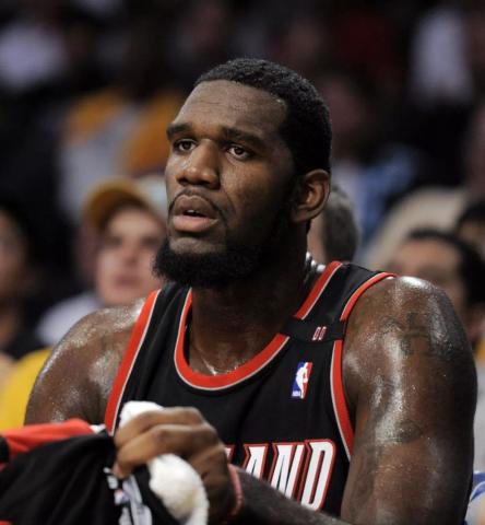  恩比德遭遇左膝韧带撕裂，76人内线告急寻替代  