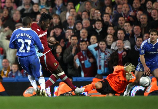  切尔西锋线集体哑火负伯恩利，雅克松遭球迷倒戈  