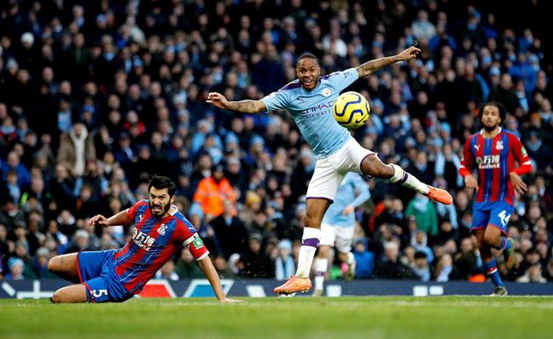  拉齐奥边锋独造三球，蓝鹰翼火蛇飞射落敌阵  